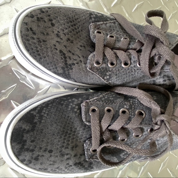 Vans Off the Wall Gray & White Sneakers Snake Skin Print Shoes Women’s Size 7 - Picture 4 of 10